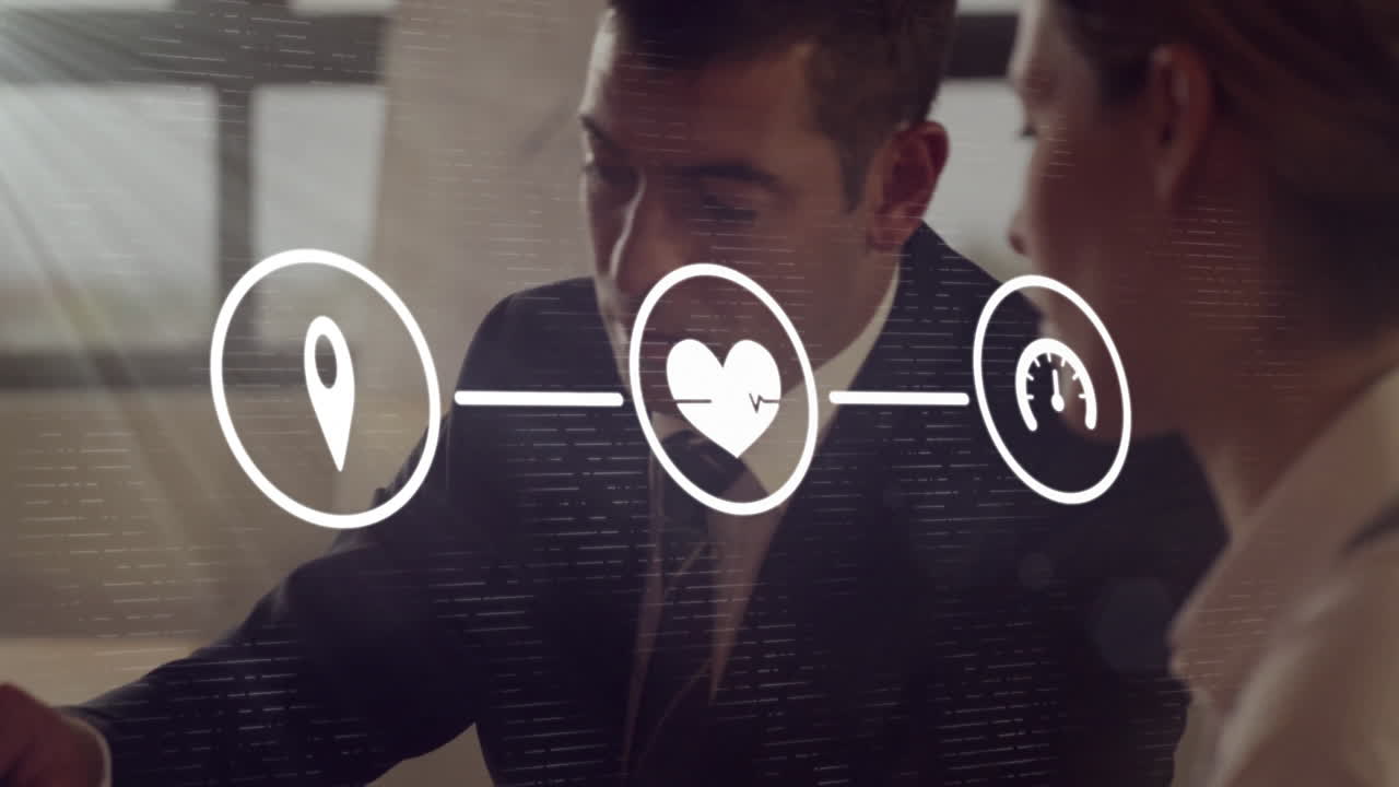 animación de la red de conexiones con iconos sobre colegas caucásicos en la reunión