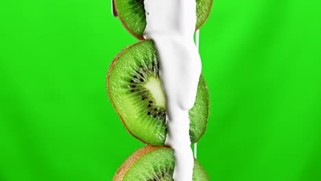 rebanadas de kiwi con crema