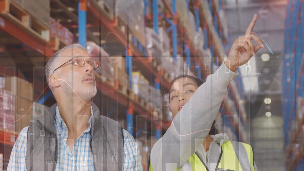 창고에서 일하는 사람들에 대한 데이터 처리의 애니메이션