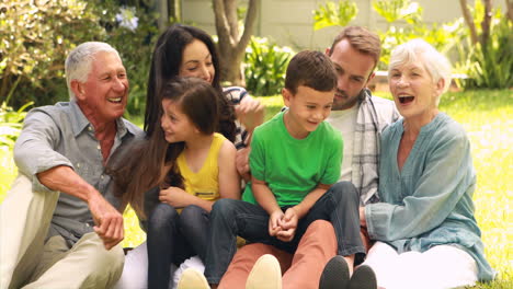 familia feliz disfrutando del tiempo juntos