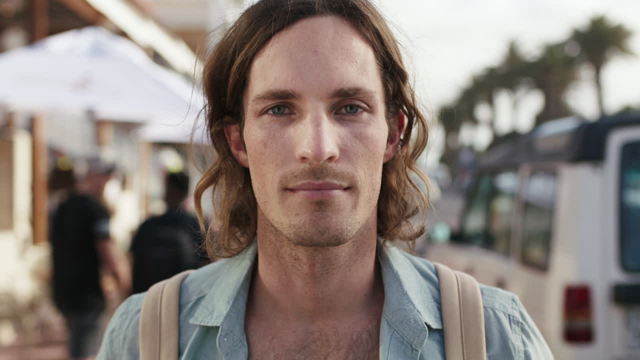 rostro de un joven en verano