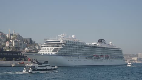 cruise ship in istanbul