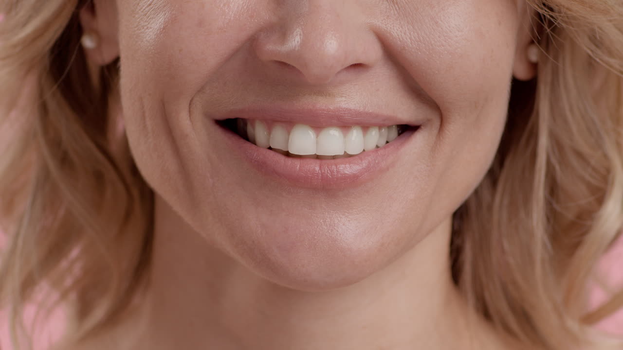 primer plano de una mujer sonriendo