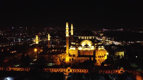 Mezquita-De-Süleymaniye,-Luces-En-La-Noche,-Estambul,-Turquía,-Taksim,-Levantándose,-Lapso-De-Tiempo,-Luces-De-La-Ciudad-En-La-Noche-Estambul,-Turquía,-Imágenes-De-Ariel,-Puente-De-Los-Mártires-Del-15-De-Julio