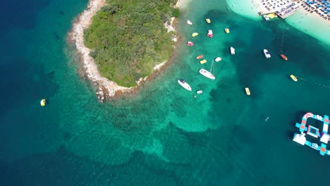 Las-Joyas-Esmeraldas-De-Ksamil:-Explorando-El-Paraíso-Veraniego-De-Albania:-Islas-Verdes,-Mar-Cristalino-Y-Tranquilas-Aventuras-En-Barco