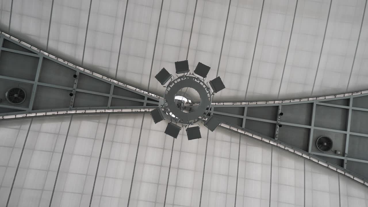 조명과 함께 현대 건축 천장