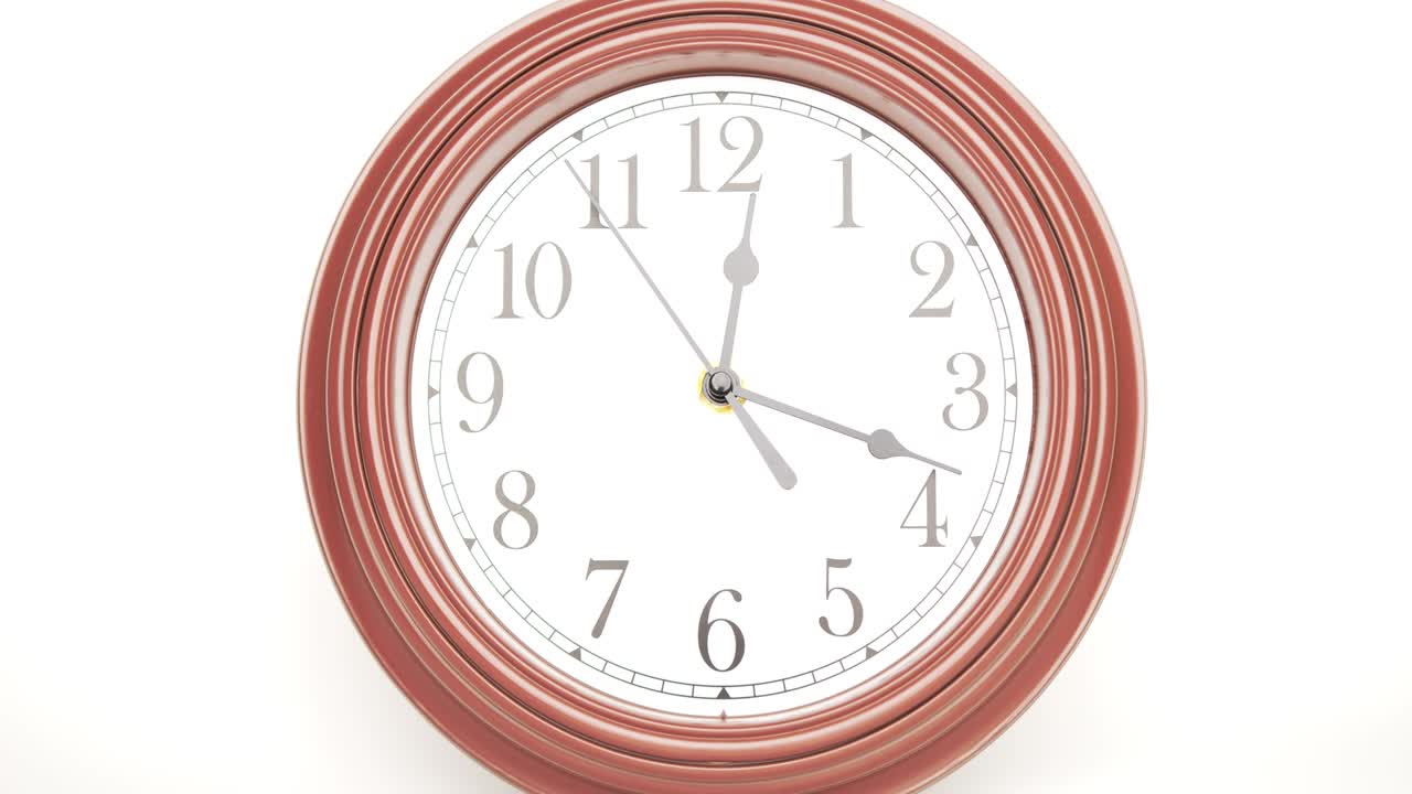 vista frontal, reloj de pared que muestra el paso del tiempo.