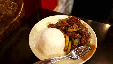 stir-fried beef and vegetables with rice