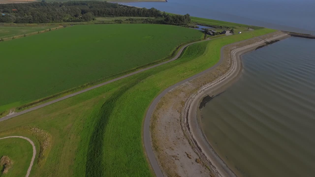 네덜란드 크루잉겐(kruingen)의 제방으로 둘러싸인 인공 베이 하버