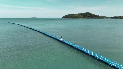 Drone-shot-of-a-beach-in-Phuket,-Thailand