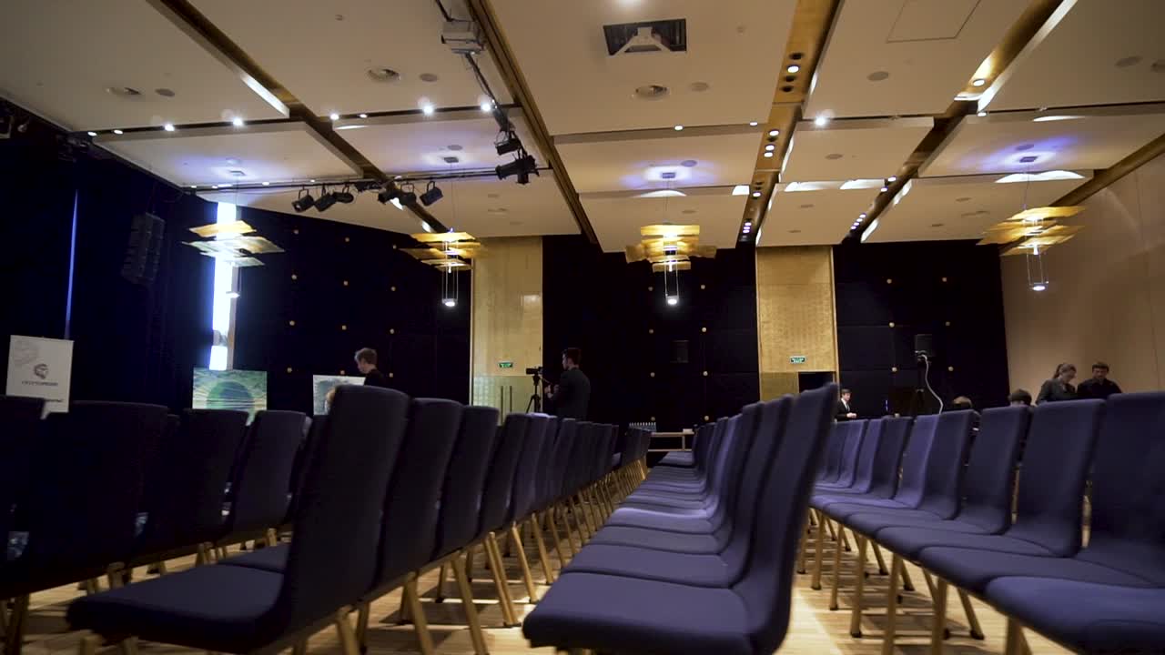 interior de la sala de conferencias