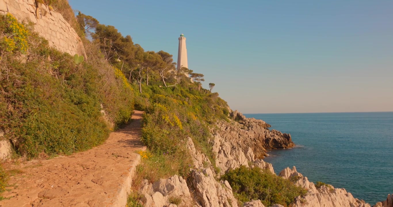 Faro di Cap Ferrat (Le Phare du Cap Ferrat) sulla Costa Azzurra a Saint-Jean-Cap-Ferrat, Francia. Panoramica
