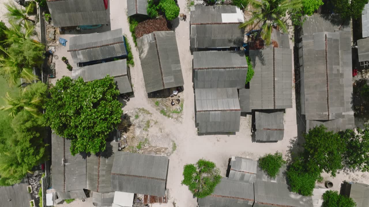 누사 렘봉안 해변의 해초 농부 집, 햇볕에 해초 건조, 위에서 아래로
