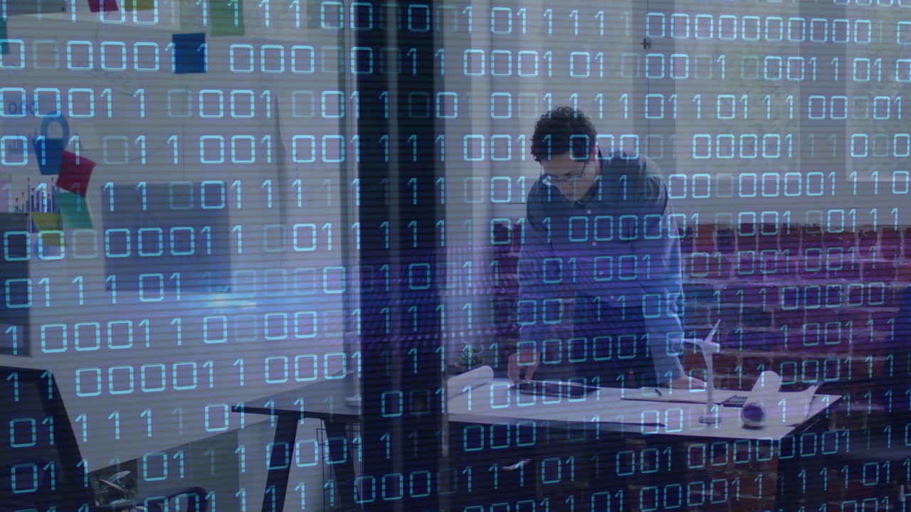 사무실에서 디지털 태블릿을 사용하는 백인 남성에 대한 루핑 바이너리 코드의 애니메이션