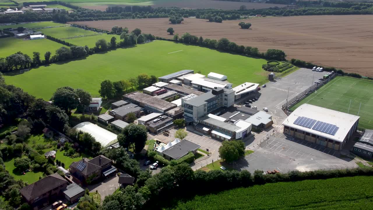 영국 켄트주 캔터베리 소년을 위한 사이먼 랭턴 학교의 4k 비디오