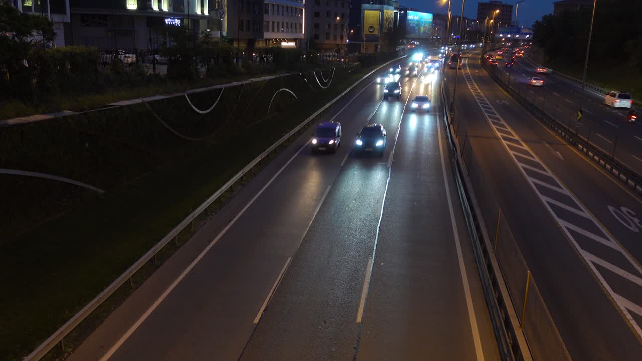 도시 지역의 야간 고속도로 교통