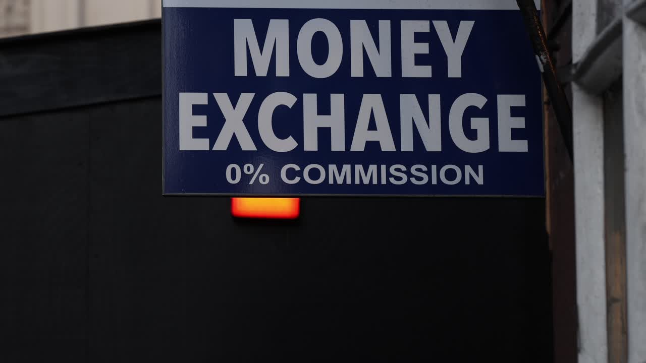 Insegna di cambio valuta con commissione dello 0%, foto di presentazione