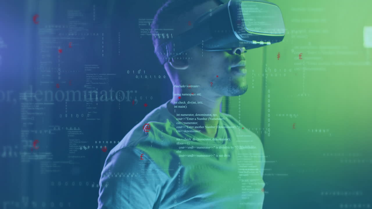 Mand iført virtual reality-headset, der oplever animation med digital kode-overlay