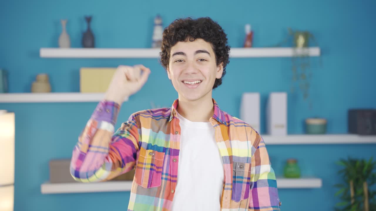 y el chico inteligente encuentra una buena idea.