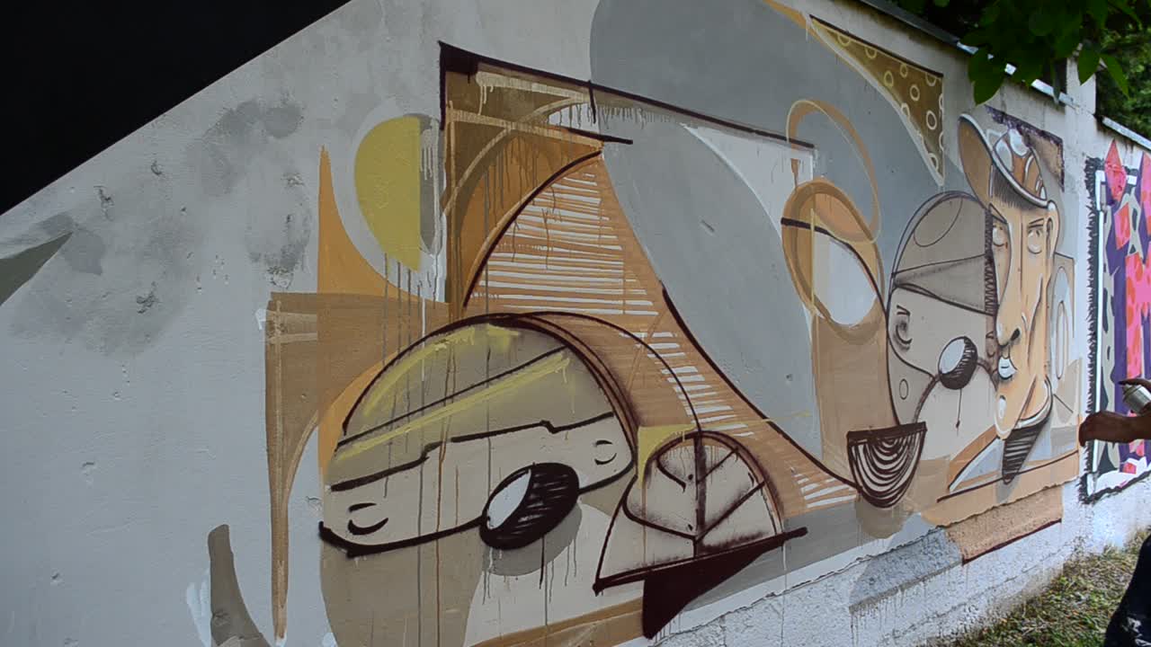 Kunstneren tegner graffiti