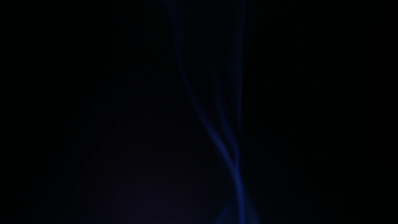 어두운 배경에 담배 색상