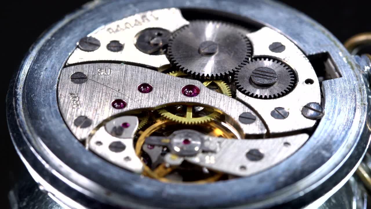 Working mechanism of a pocket watch