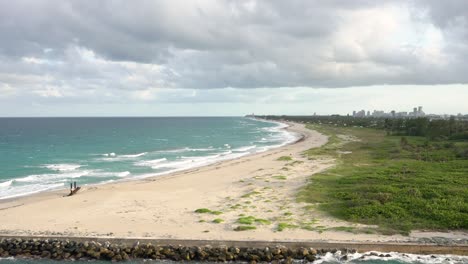 Playa-En-El-Puerto-De-Pam-Beach,-Florida,-A-última-Hora-De-La-Tarde