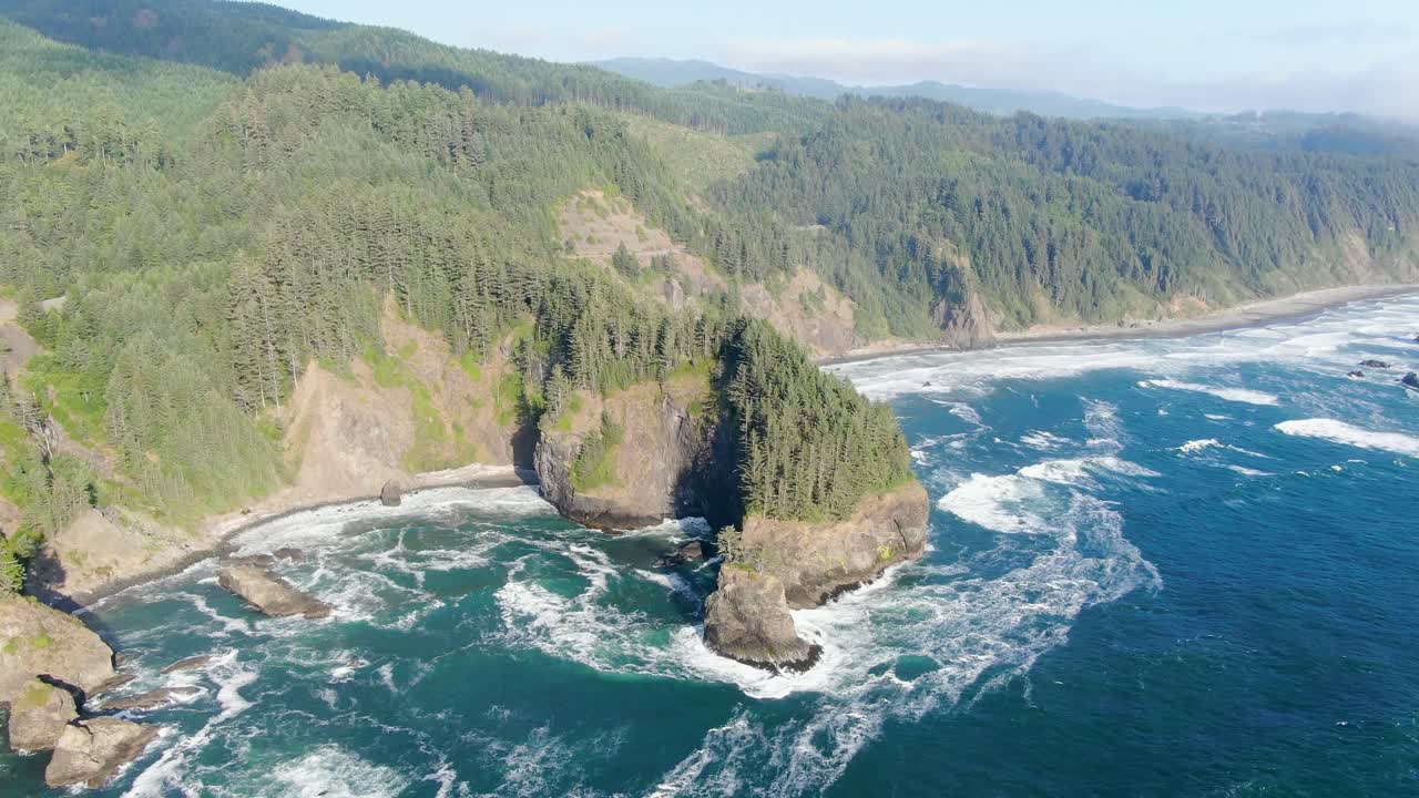 toma de drone de la autopista 101 de la costa de oregon