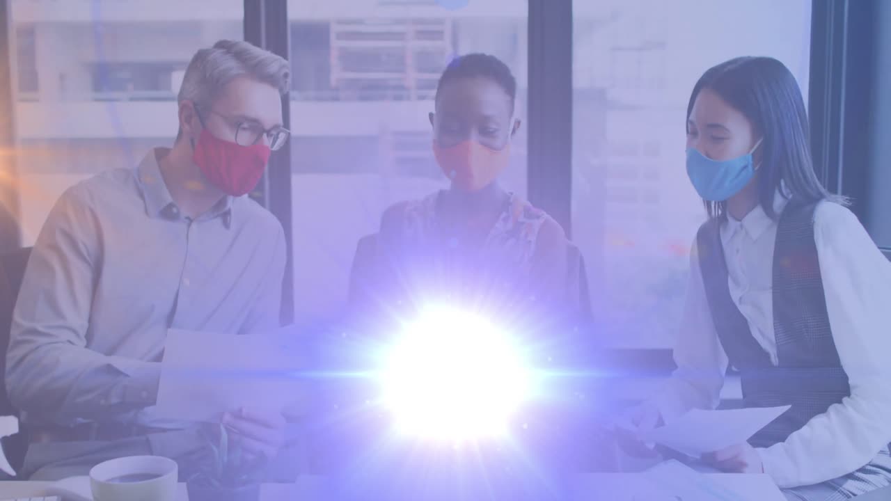 animación de puntos de luz sobre diversas personas de negocios hablando