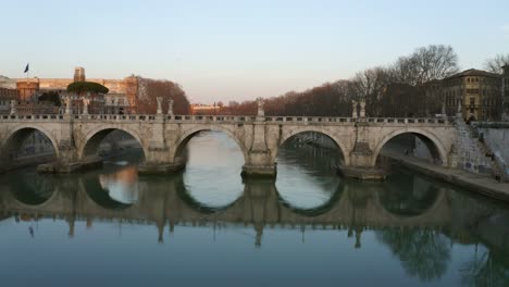 Abenddämmerung-An-Der-St.-Angelo-Brücke