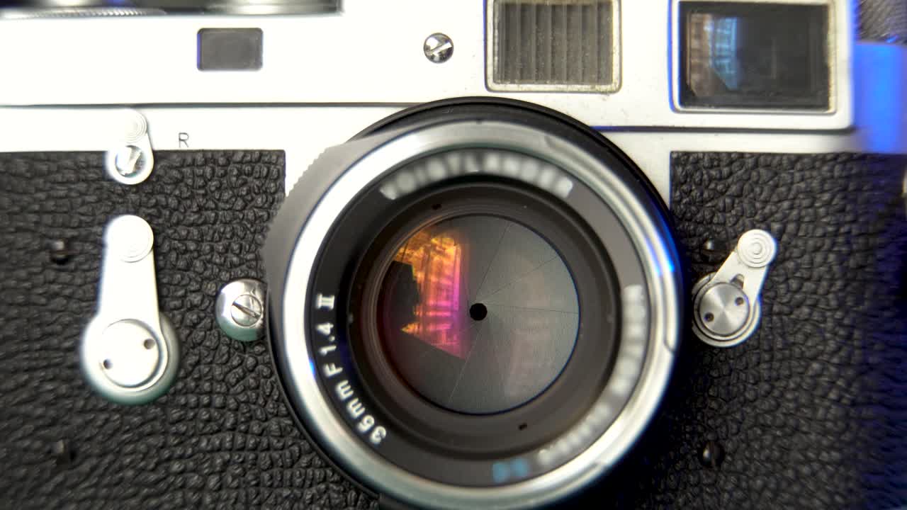 imágenes de fondo de fotografía de cine, luz de tono azul en una cámara vintage leica m2