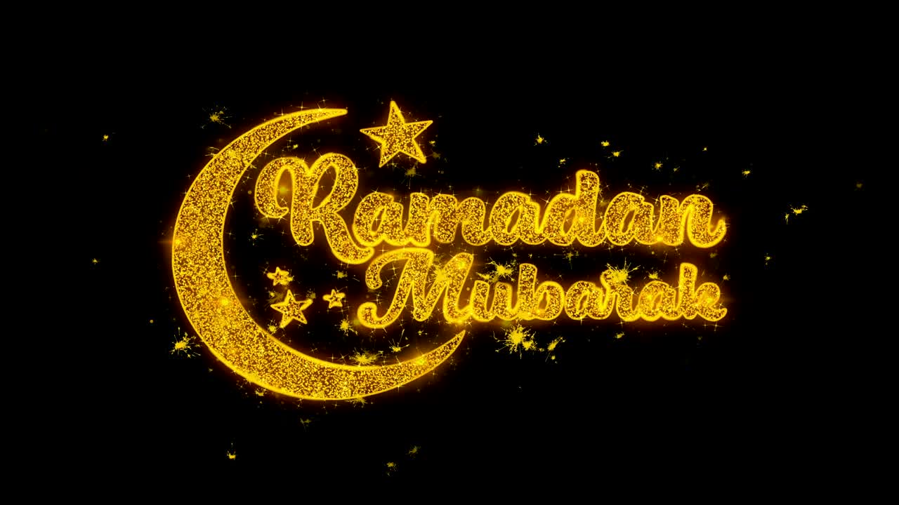 el texto del deseo de ramadán mubarak hace chispas en el fondo negro.