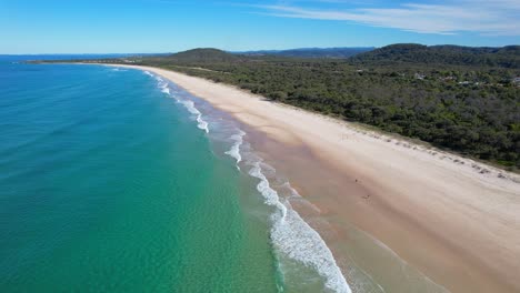 Sea-Green-Waters-of-Maggies-Beach,-Cabarita,-Northern-Rivers,-Tweed-Shire,-Bogangar,-New-South-Wales,-Australia,-Aerial-Drone-Shot