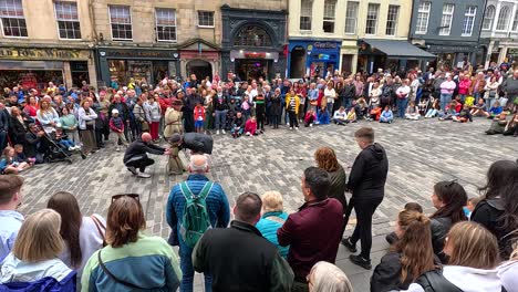 crowd watching street performers in edinburgh