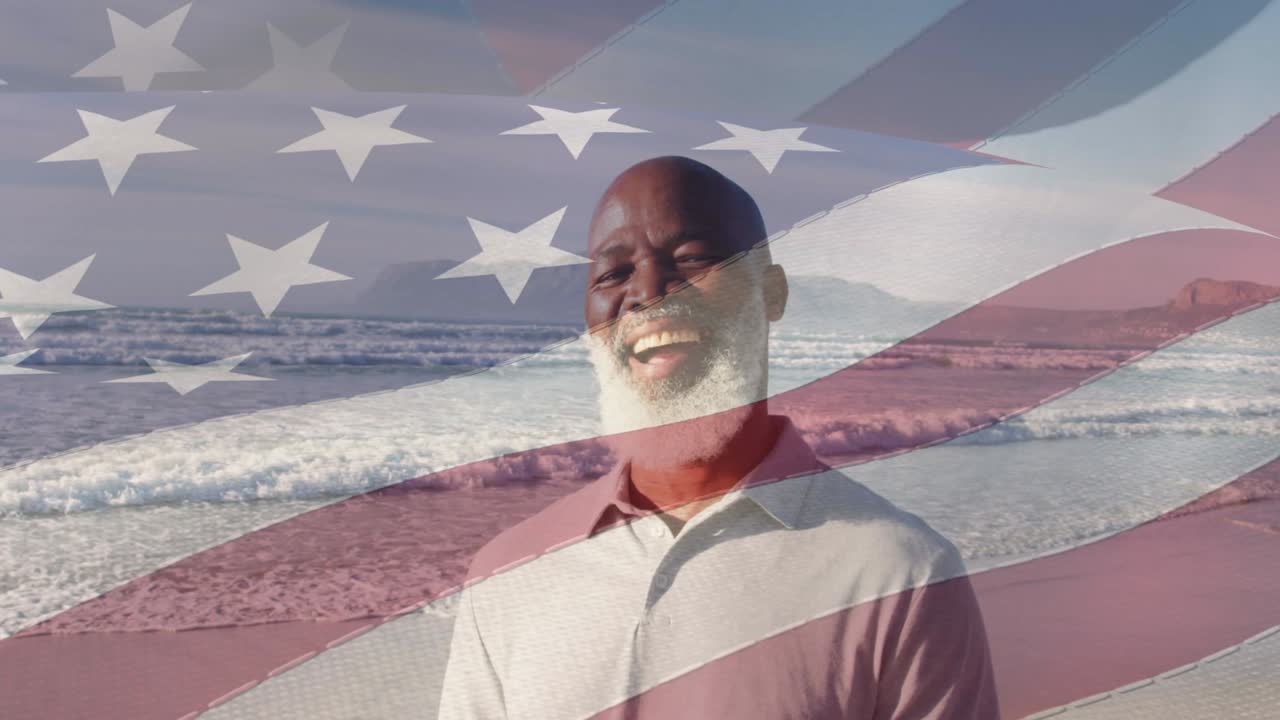animación de la bandera de los estados unidos de américa sobre un hombre afroamericano mayor feliz en la playa
