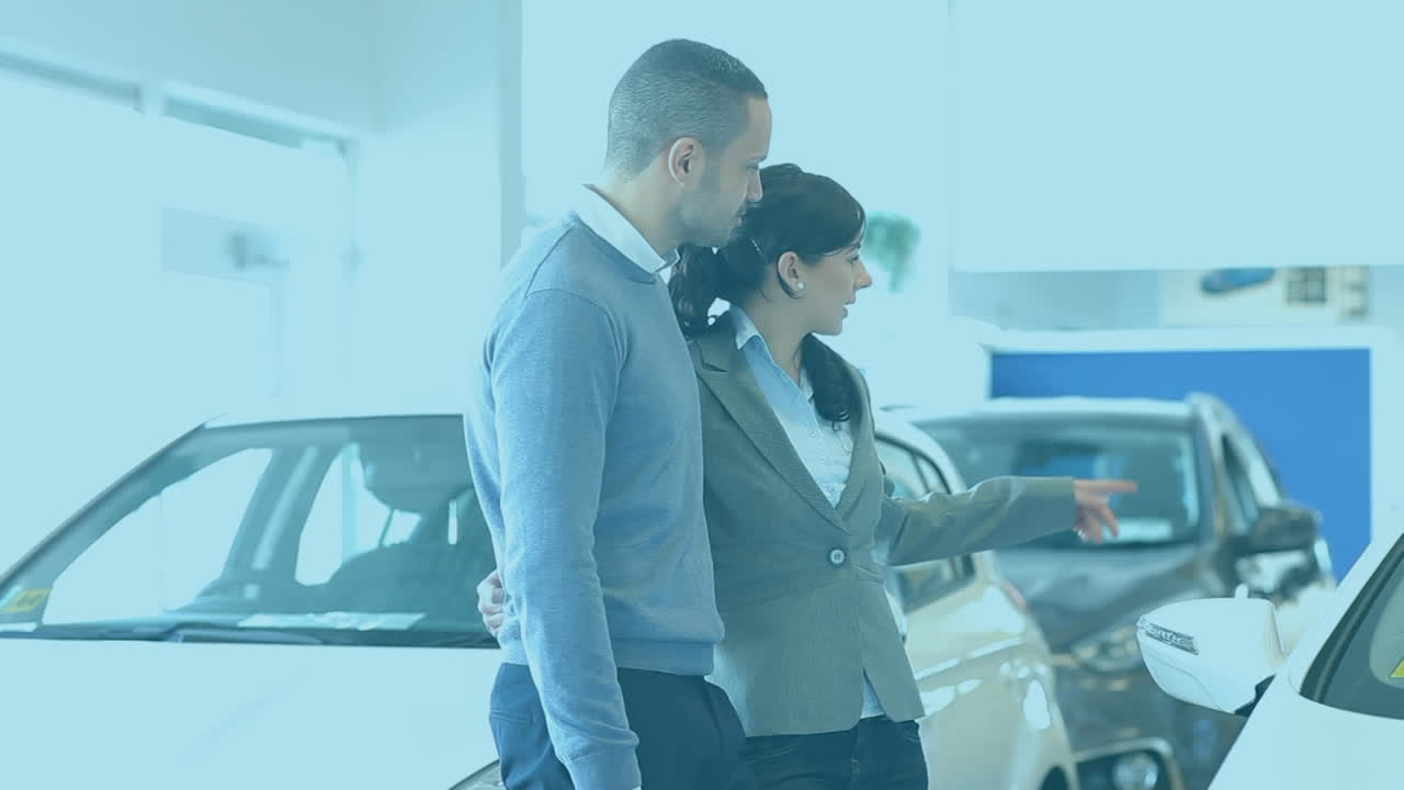 animación de múltiples flechas blancas bajando sobre una pareja caucásica de pie junto a un coche
