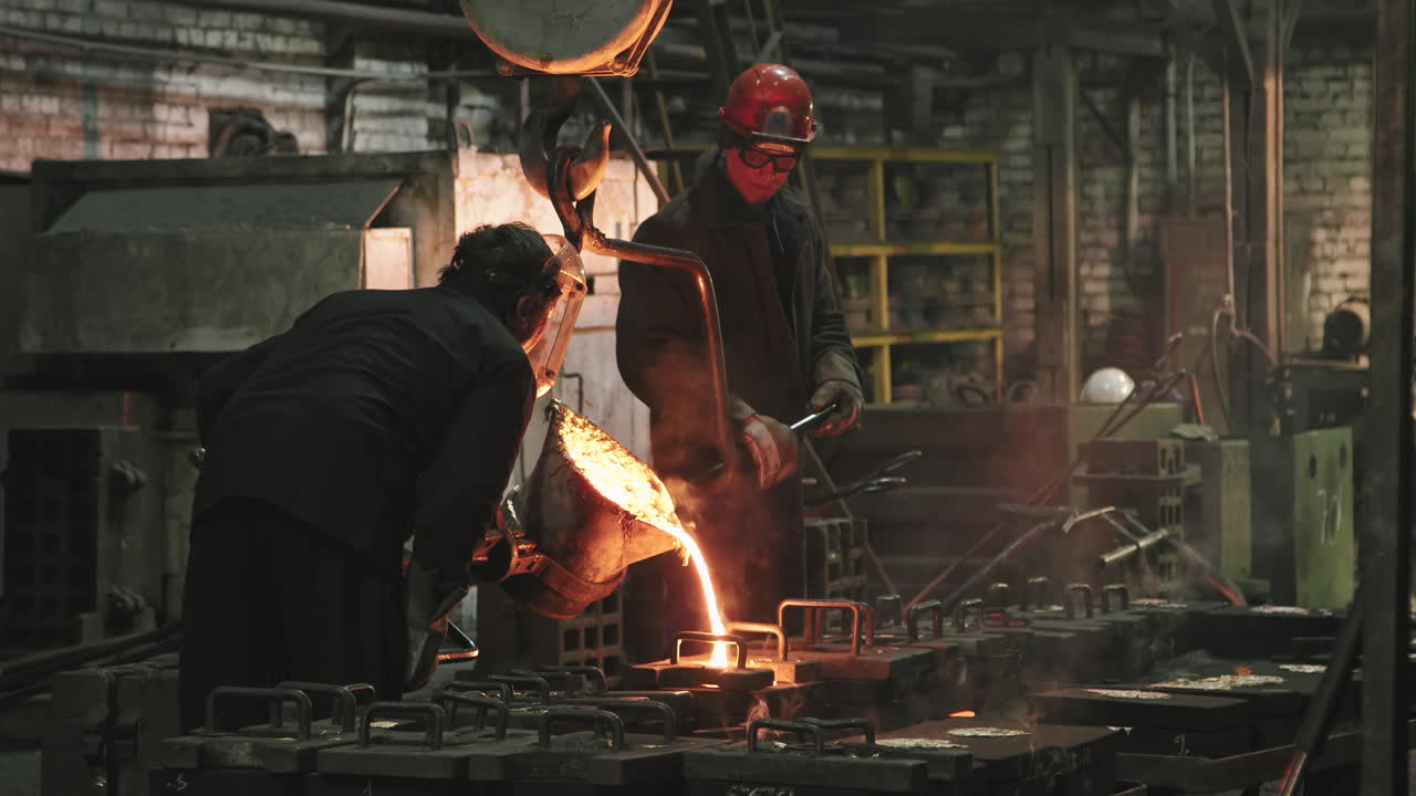 Process Of Pouring Heated Iron Into Converter