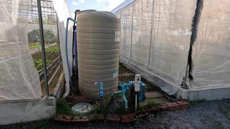 lapso de tiempo de llenado del tanque de agua en un invernadero.