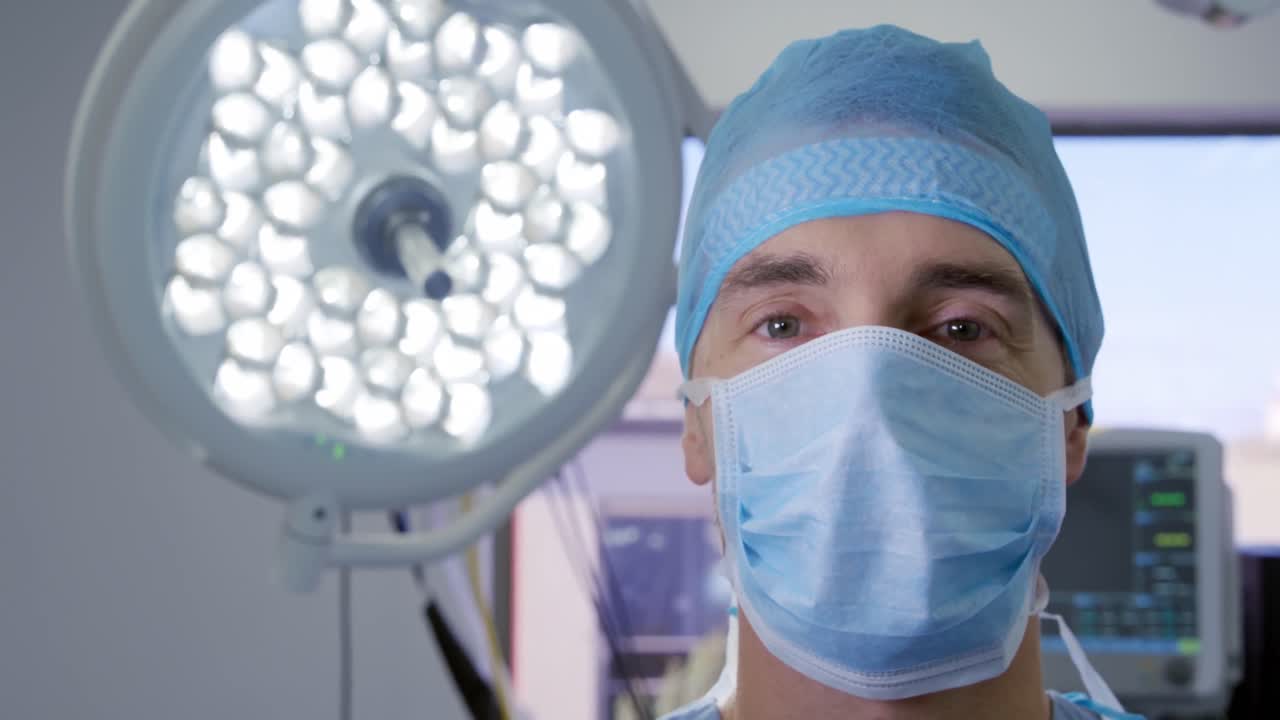 profesionales médicos que trabajan en un hospital