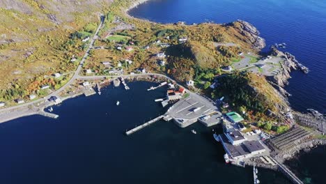 Panorama-Escénico-Del-Pueblo-Reine-En-Moskenes,-Condado-De-Nordland,-Noruega