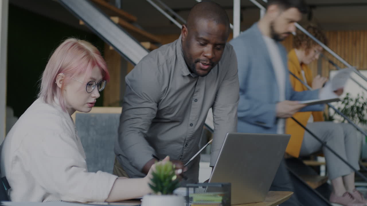 Team Collaboration in Modern Office