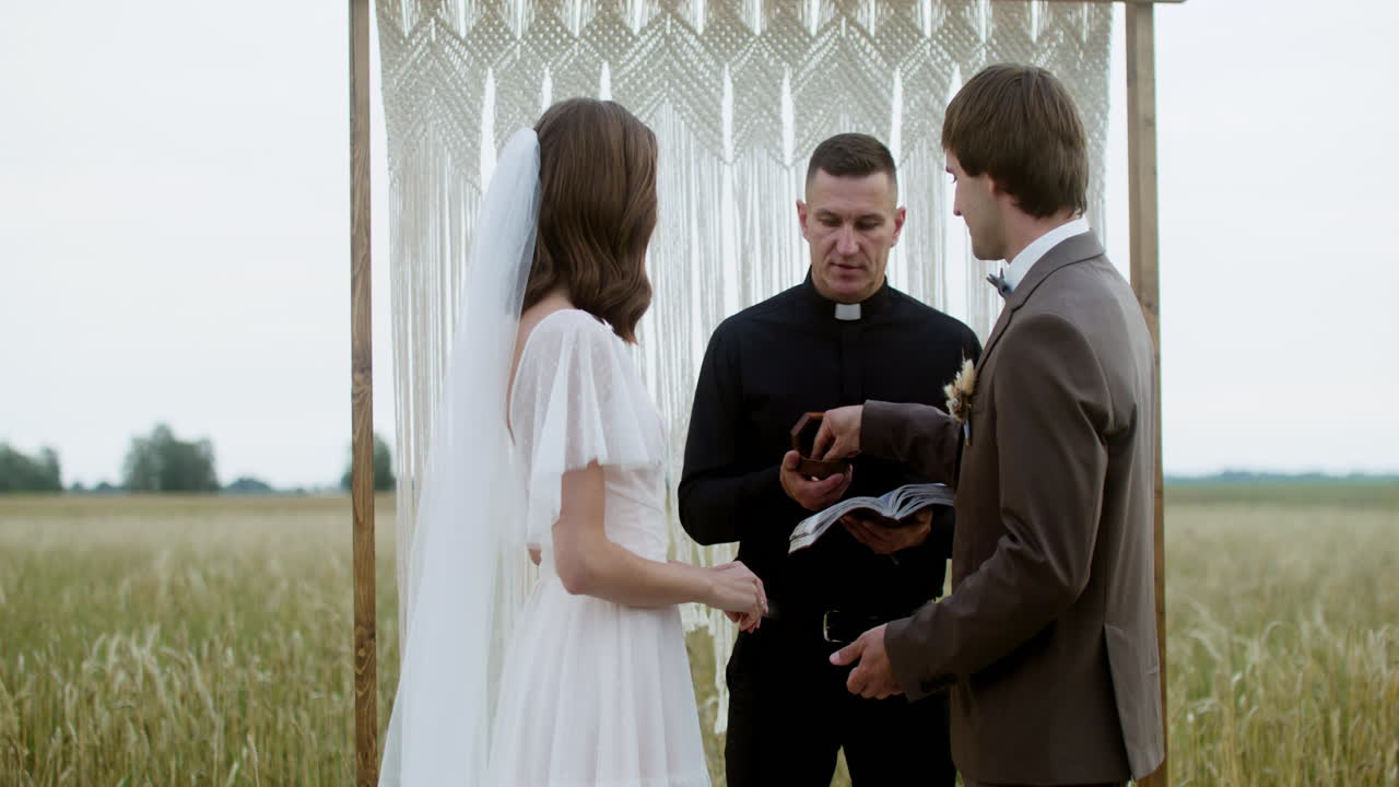 결혼 하는 부부