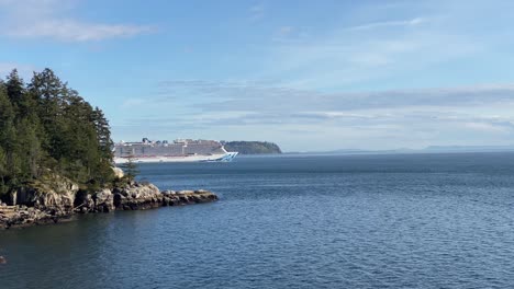 Luxury-boat-cruise-sailing-Vancouver-ocean-leaving-British-Colombia,-seascape-during-a-sunny-day-in-Canada