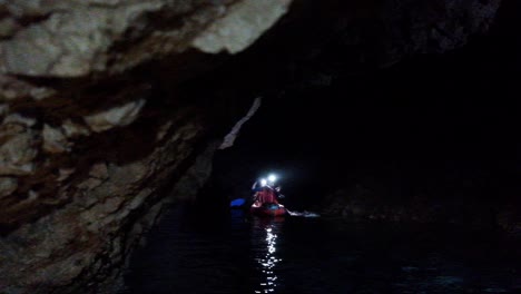 kayak en cuevas subterráneas en eslovenia