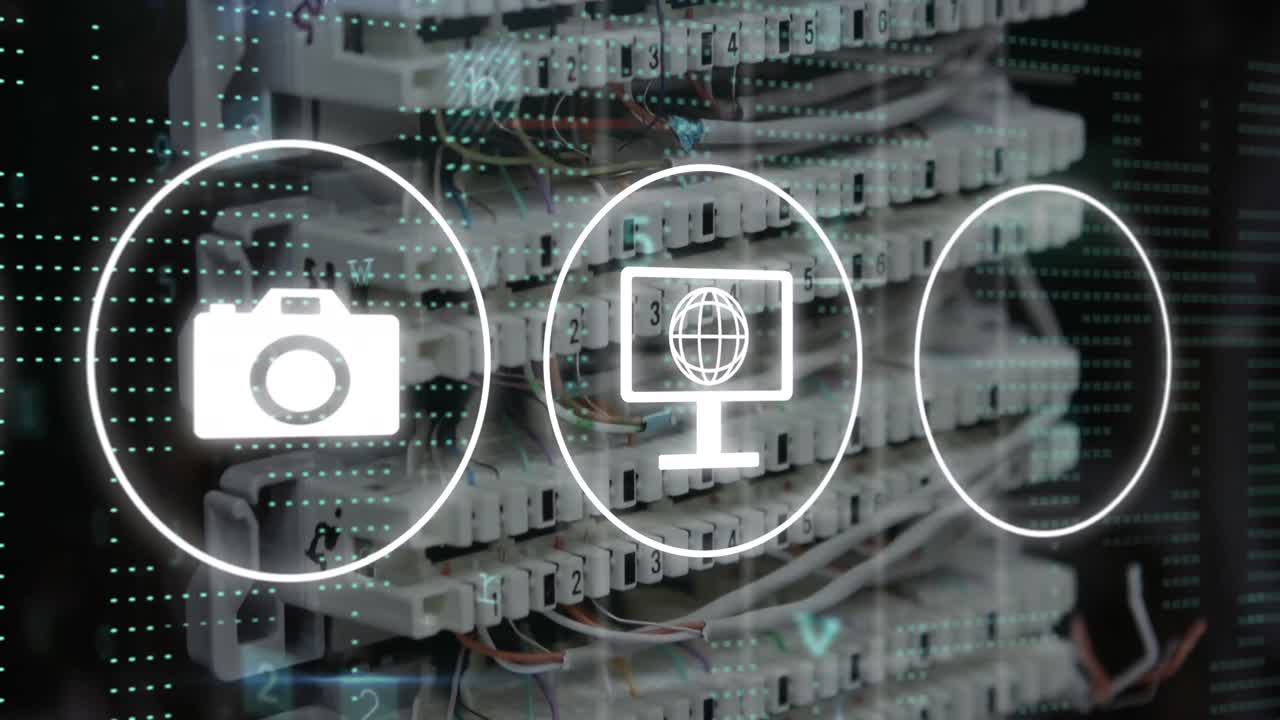 animación de iconos de medios y procesamiento de datos en la sala del servidor