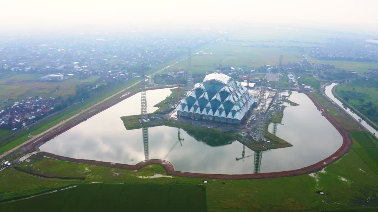 hermosa vista aérea de la gran mezquita de al jabbar