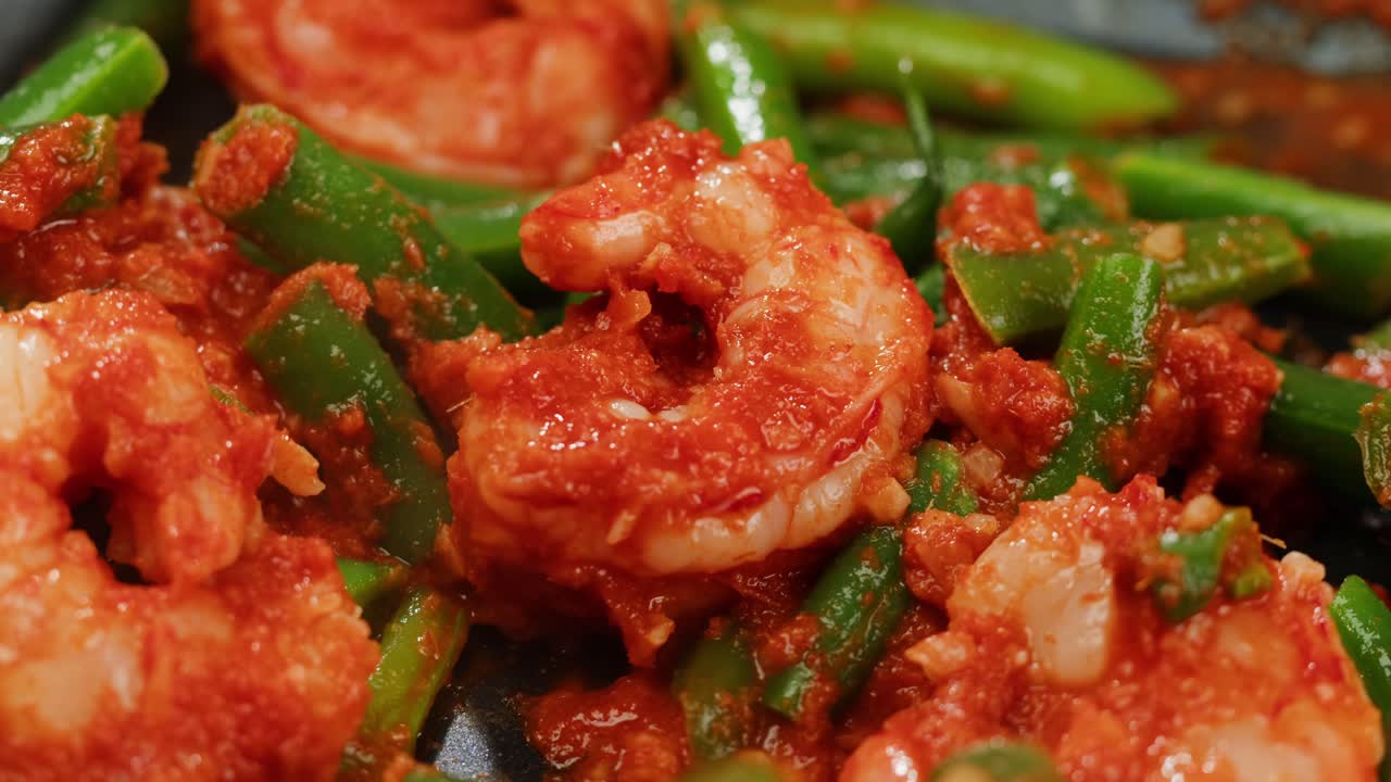 Tamarind rød reje karry, rejer i tomat-ingefærsovs, asiatisk køkken, kinesisk restaurant