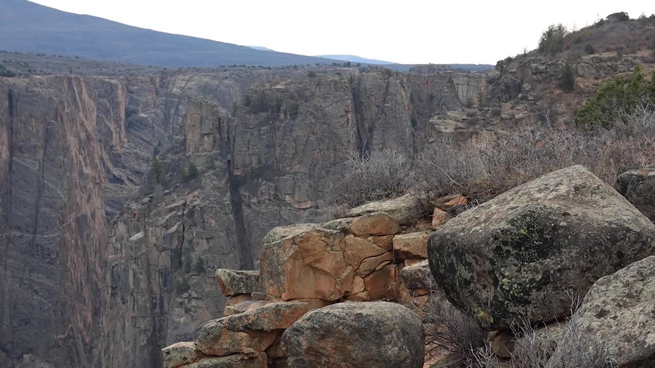 4k dolly black canyon of the gunnison con rocas