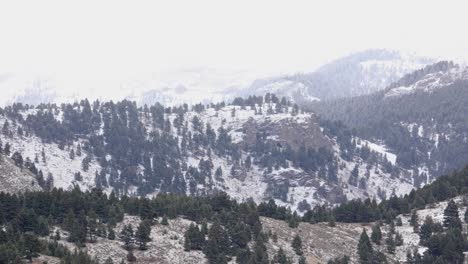 montaña nevada en la cordillera bridger en bozeman montana 4k