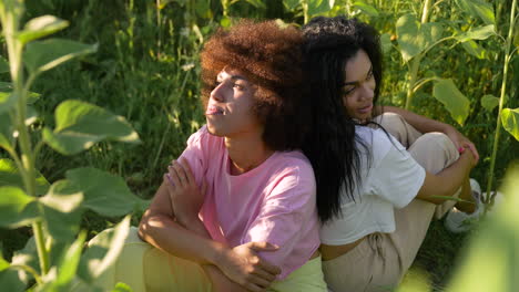 Women-in-a-sunflower-field